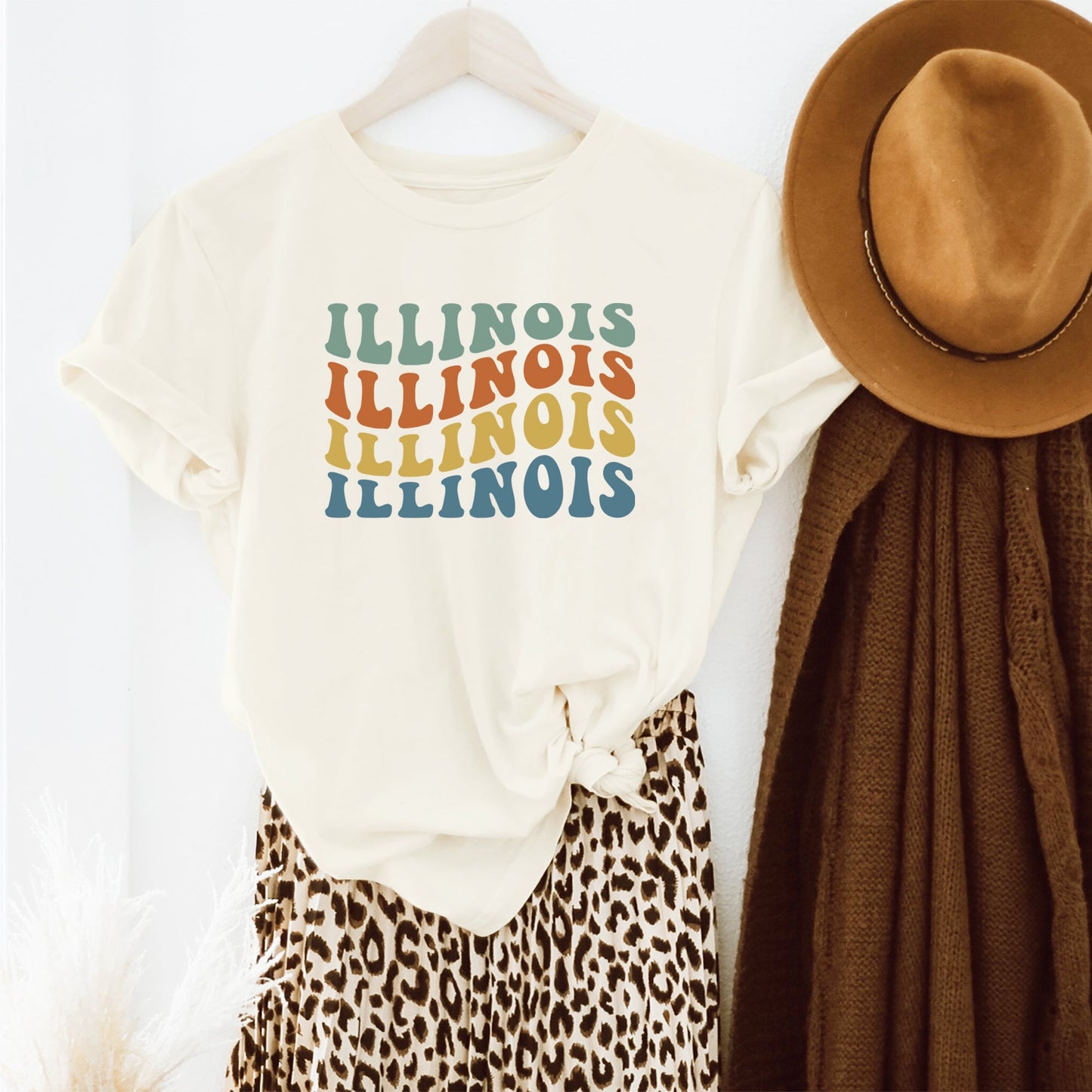 Illinois Retro Wavy | Short Sleeve Graphic Tee