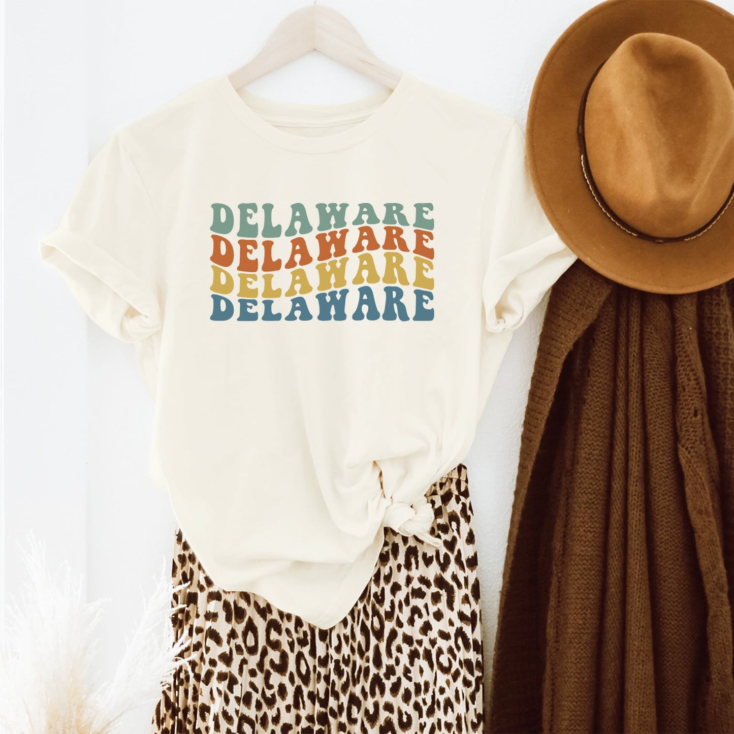 Delaware Retro Wavy | Short Sleeve Graphic Tee