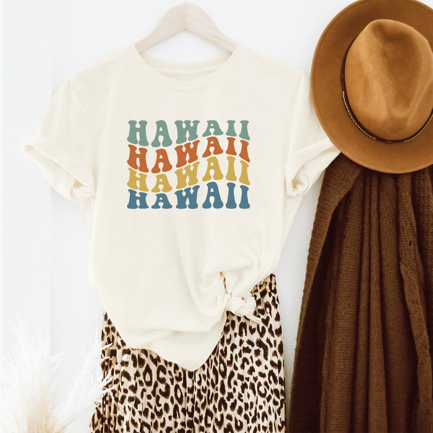 Hawaii Retro Wavy | Short Sleeve Graphic Tee