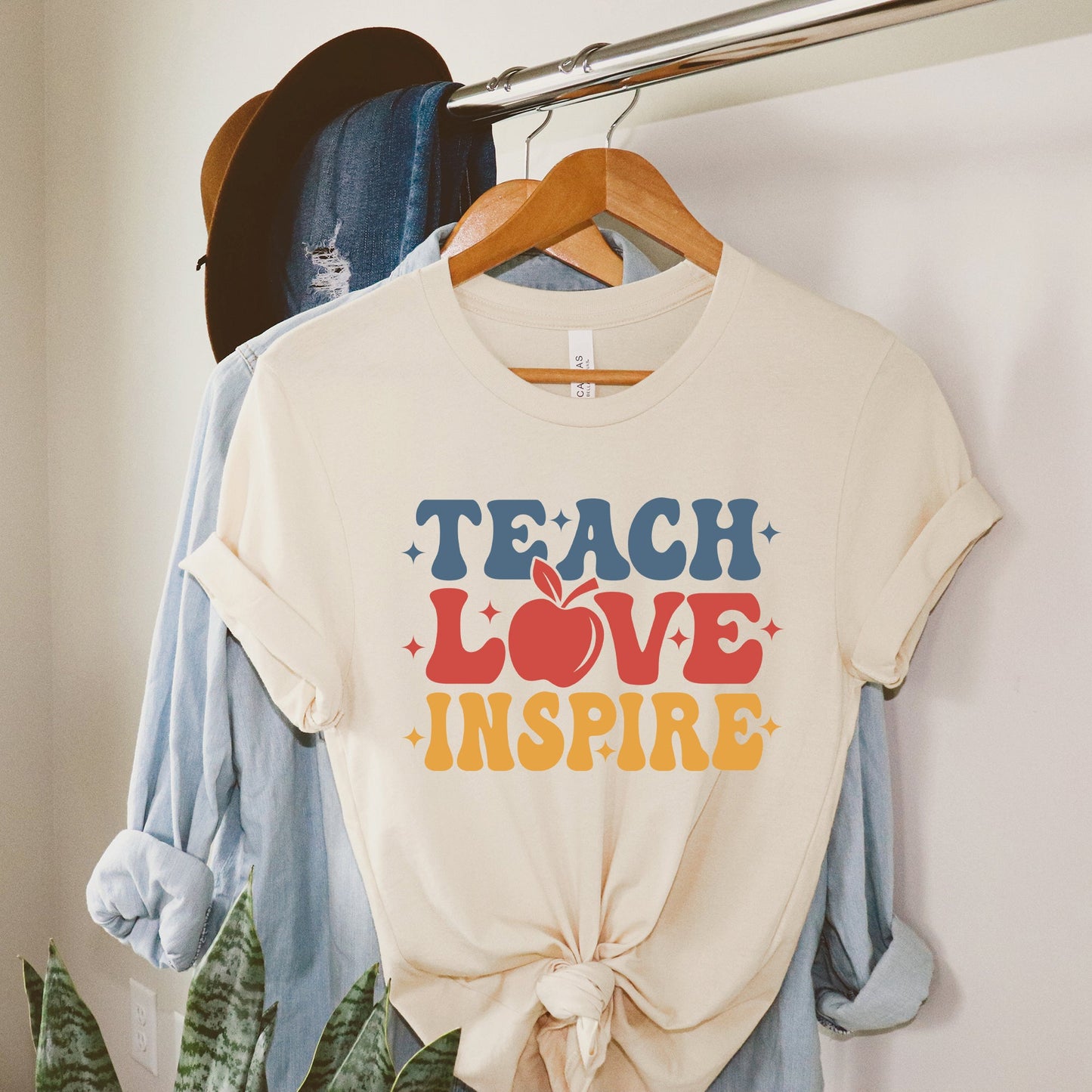 Teach Love Inspire Apple | Short Sleeve Graphic Tee