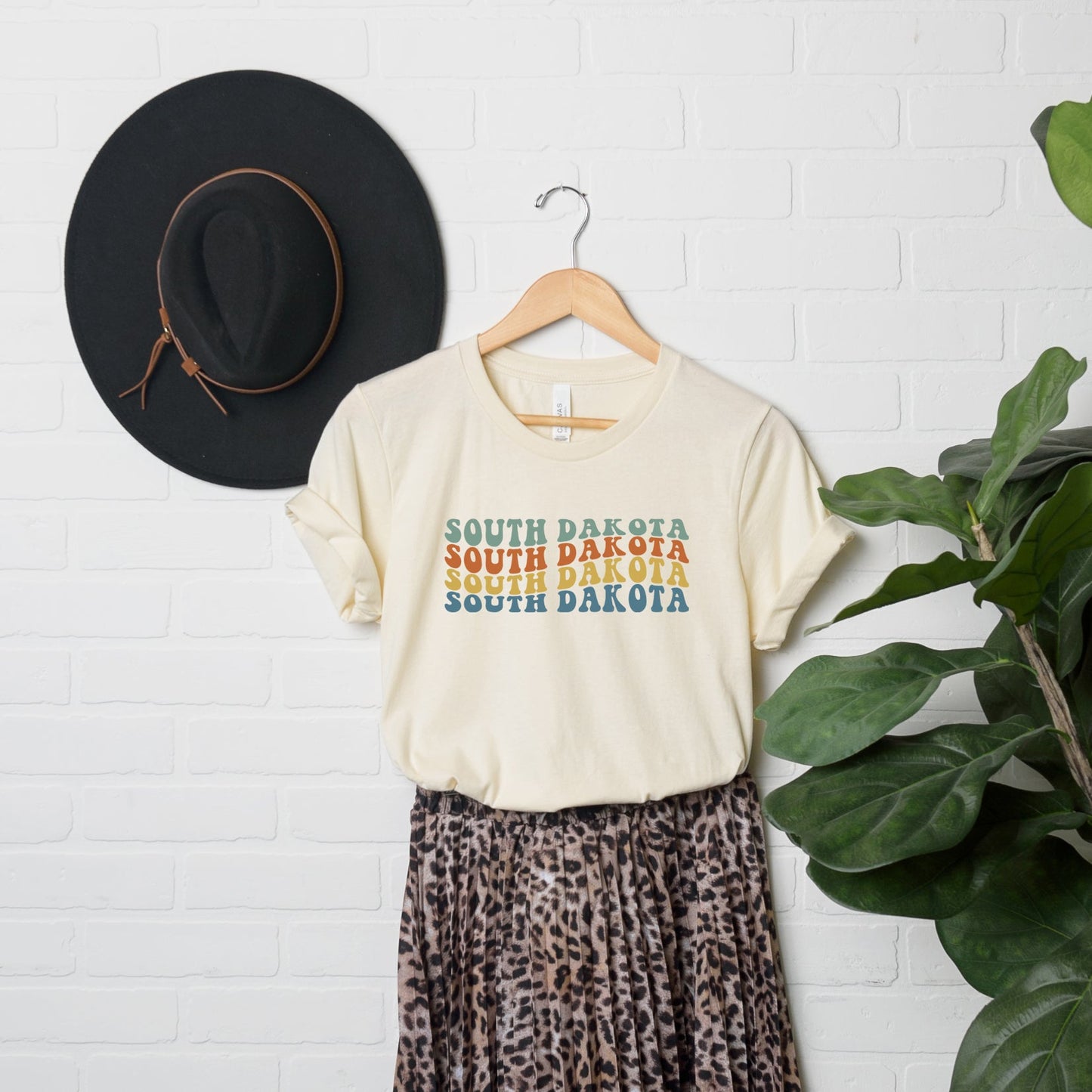 South Dakota Retro Wavy | Short Sleeve Graphic Tee