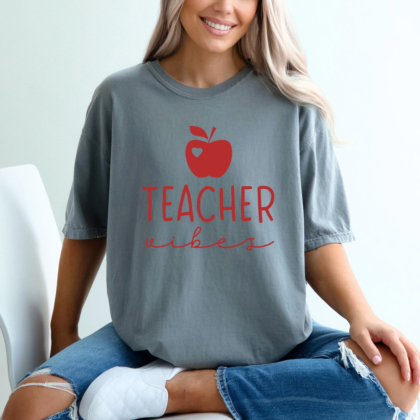 Teacher Vibes Cursive Apple | Garment Dyed Short Sleeve Tee