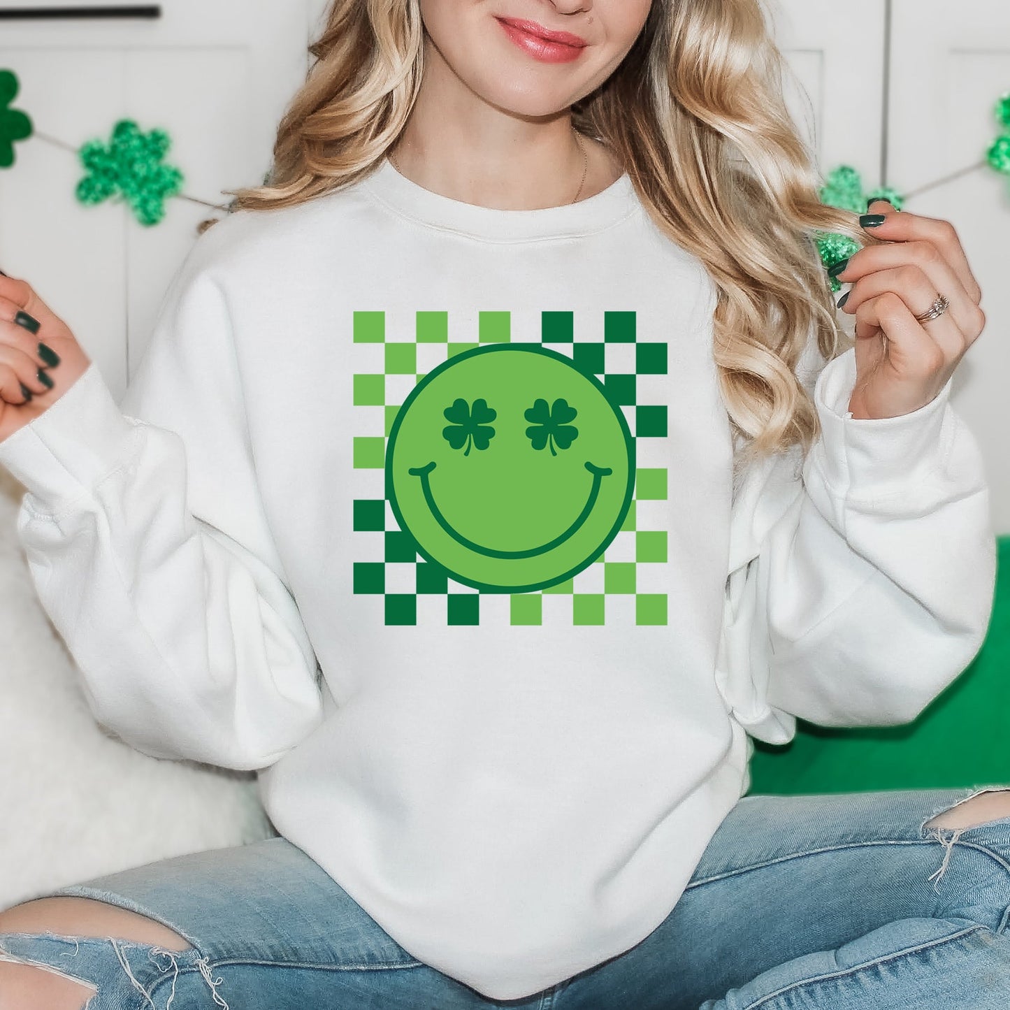 Clover Eyes Happy | Sweatshirt