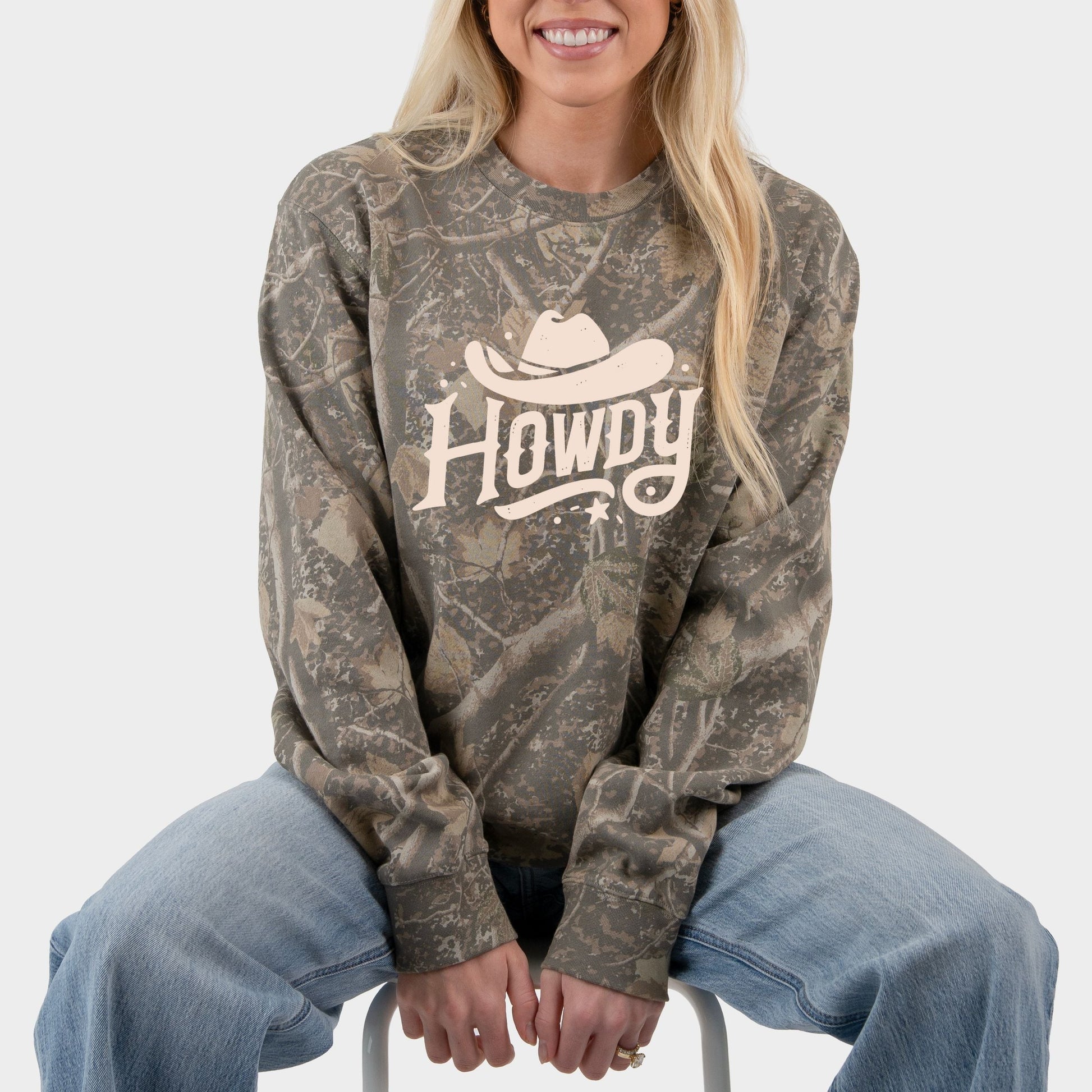 Howdy Western Hat - Women's Heavyweight Camo Sweatshirt