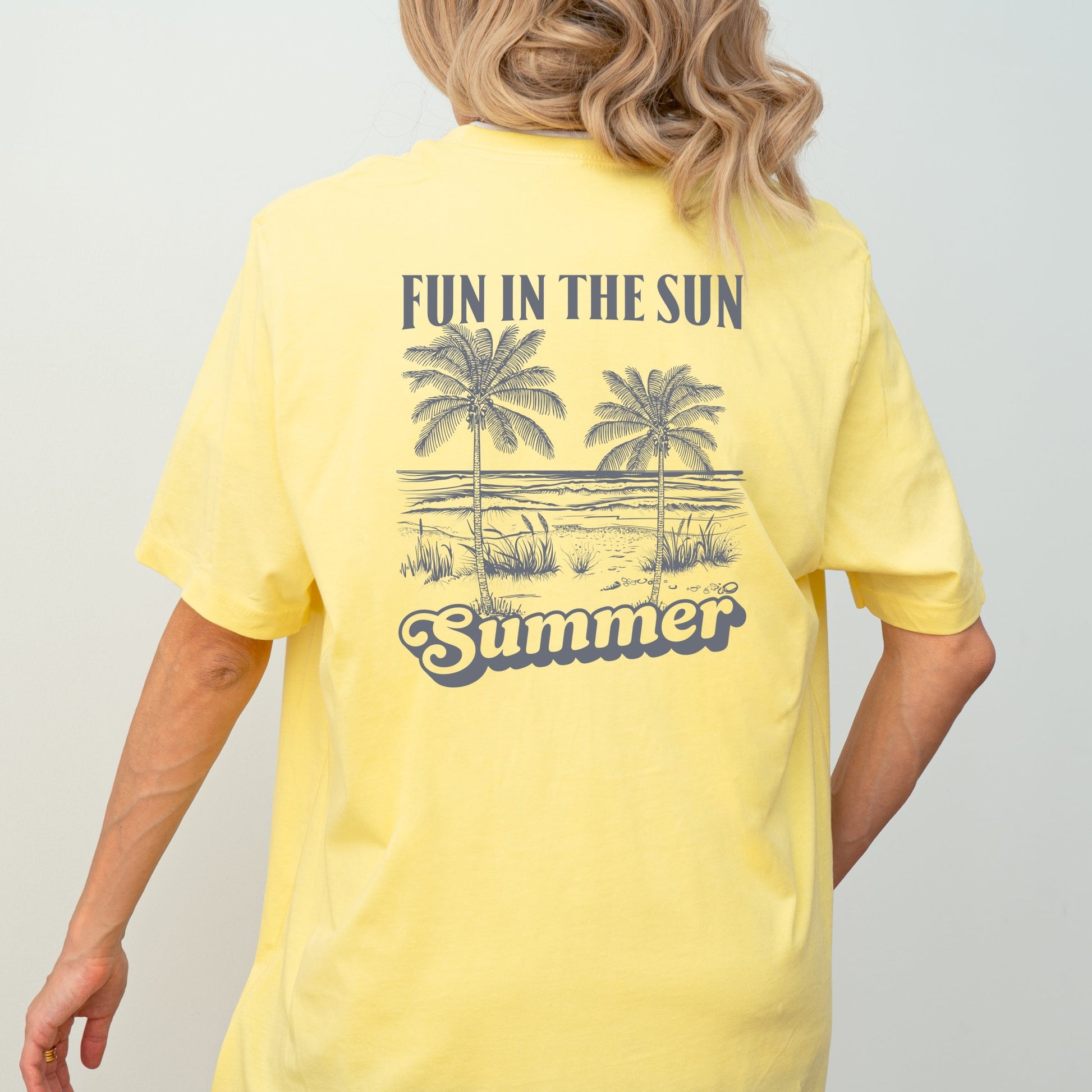Fun In The Sun Summer Front And Back - Women's Short Sleeve Graphic T-Shirt