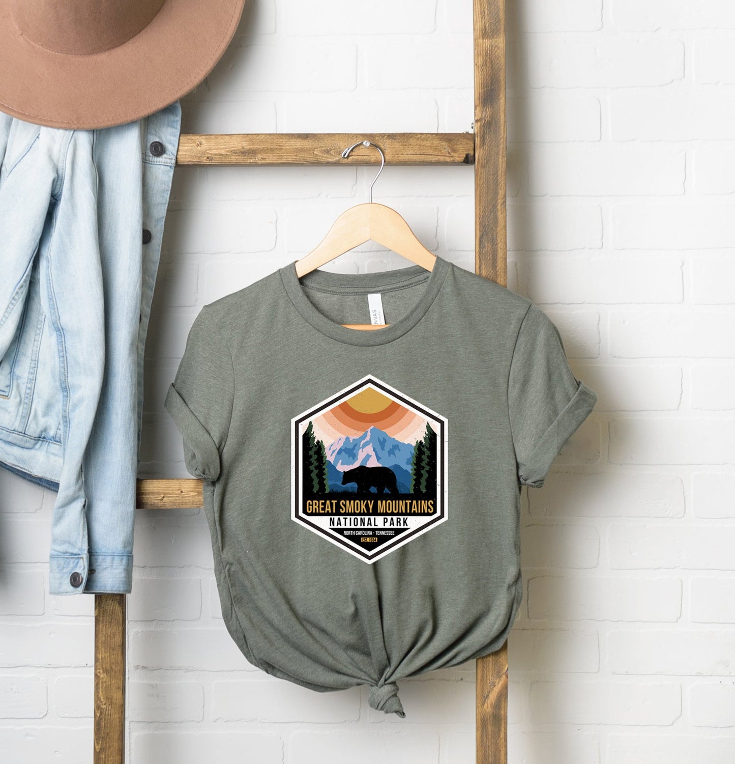 Great Smoky Mountains National Park Badge | Short Sleeve Graphic Tee