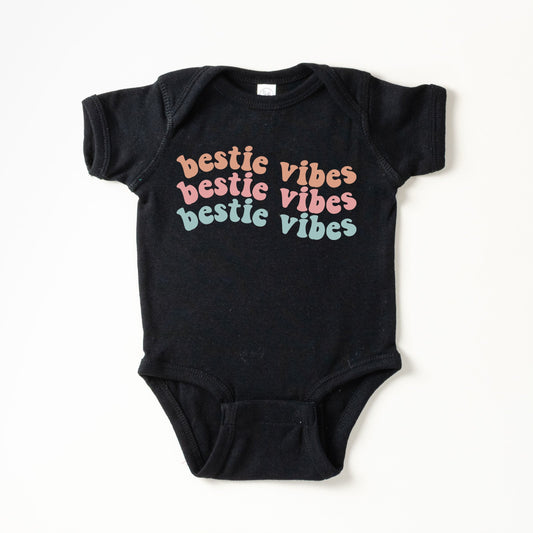 Bestie Vibes Wavy | Baby Graphic Short Sleeve Bodysuit