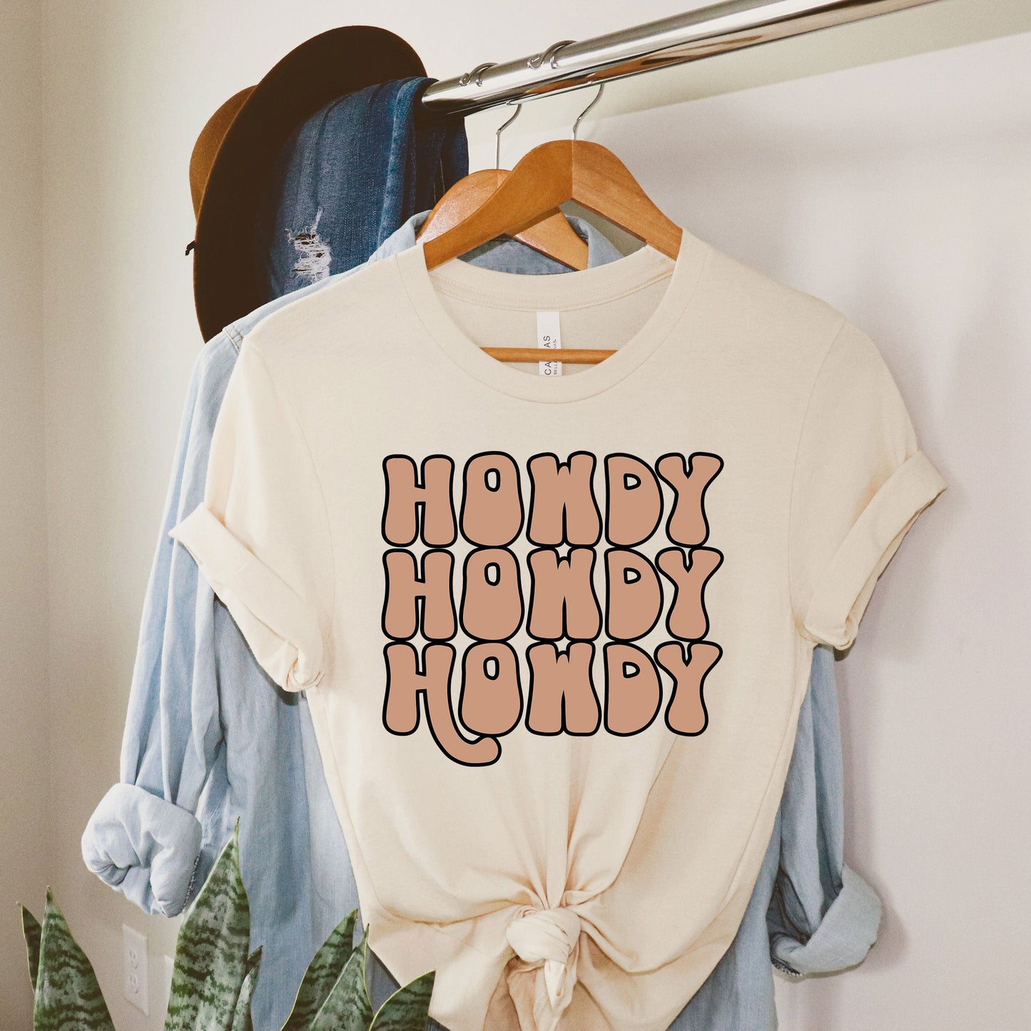 Howdy Bubble Stacked | Short Sleeve Graphic Tee