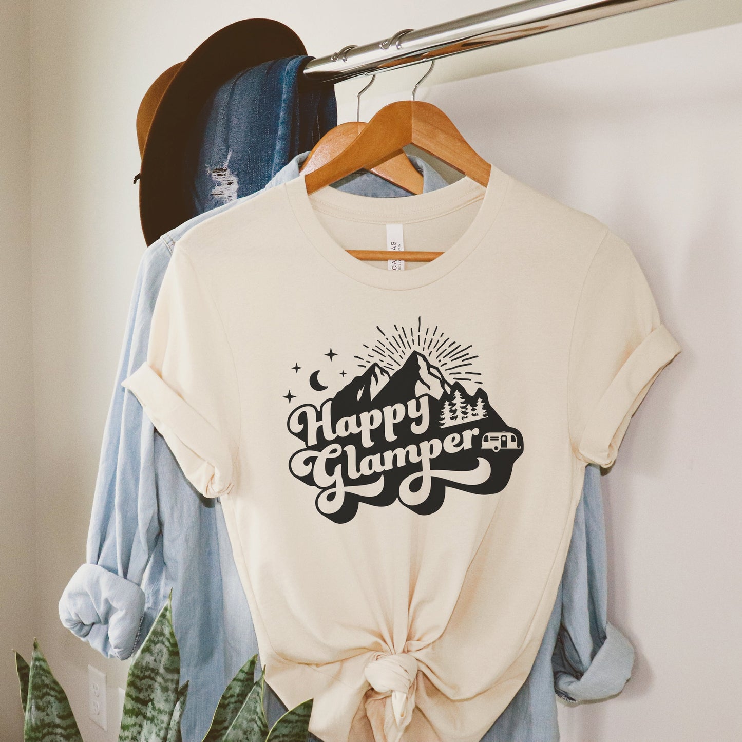 Happy Glamper Retro | Short Sleeve Graphic Tee