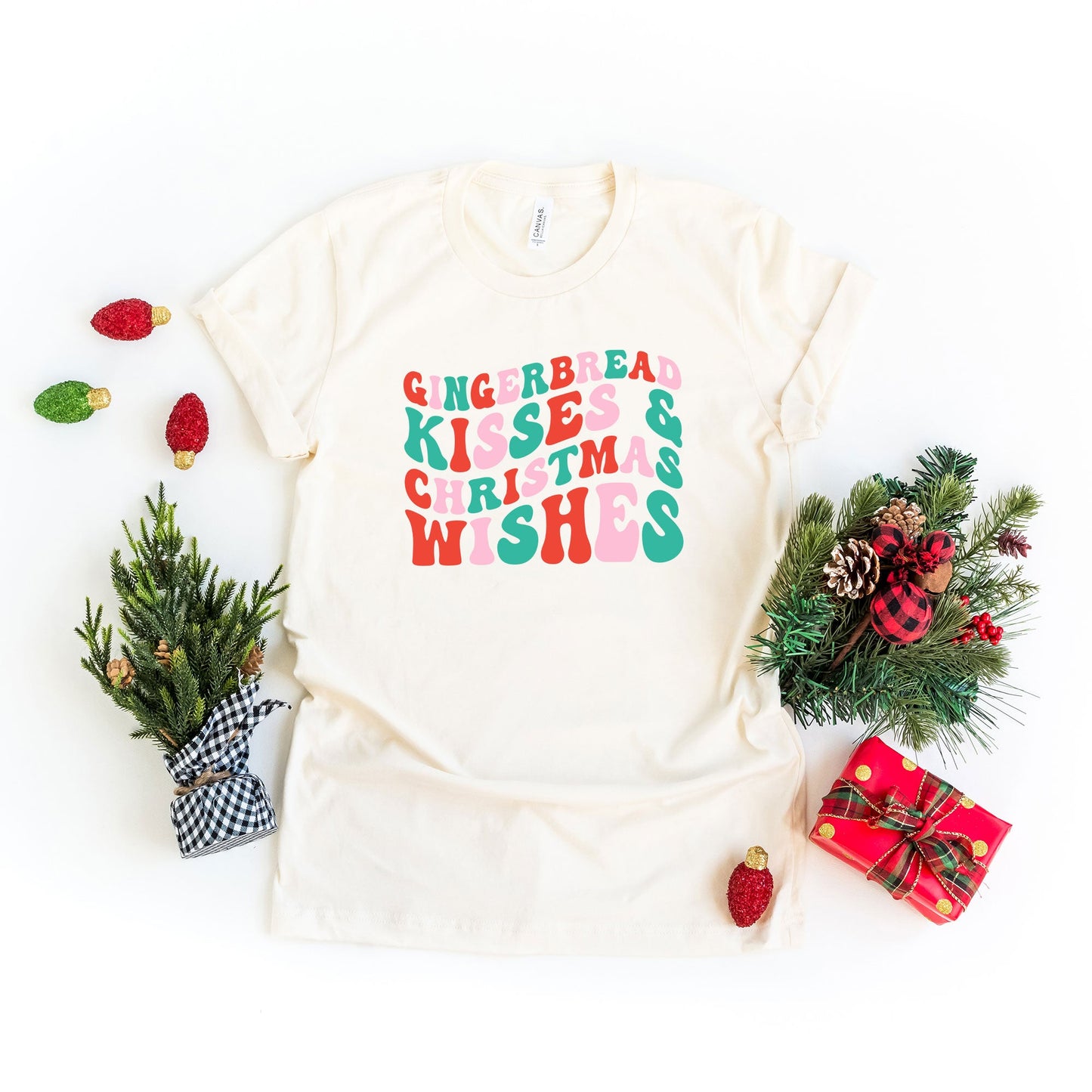 Gingerbread Kisses | Short Sleeve Graphic Tee
