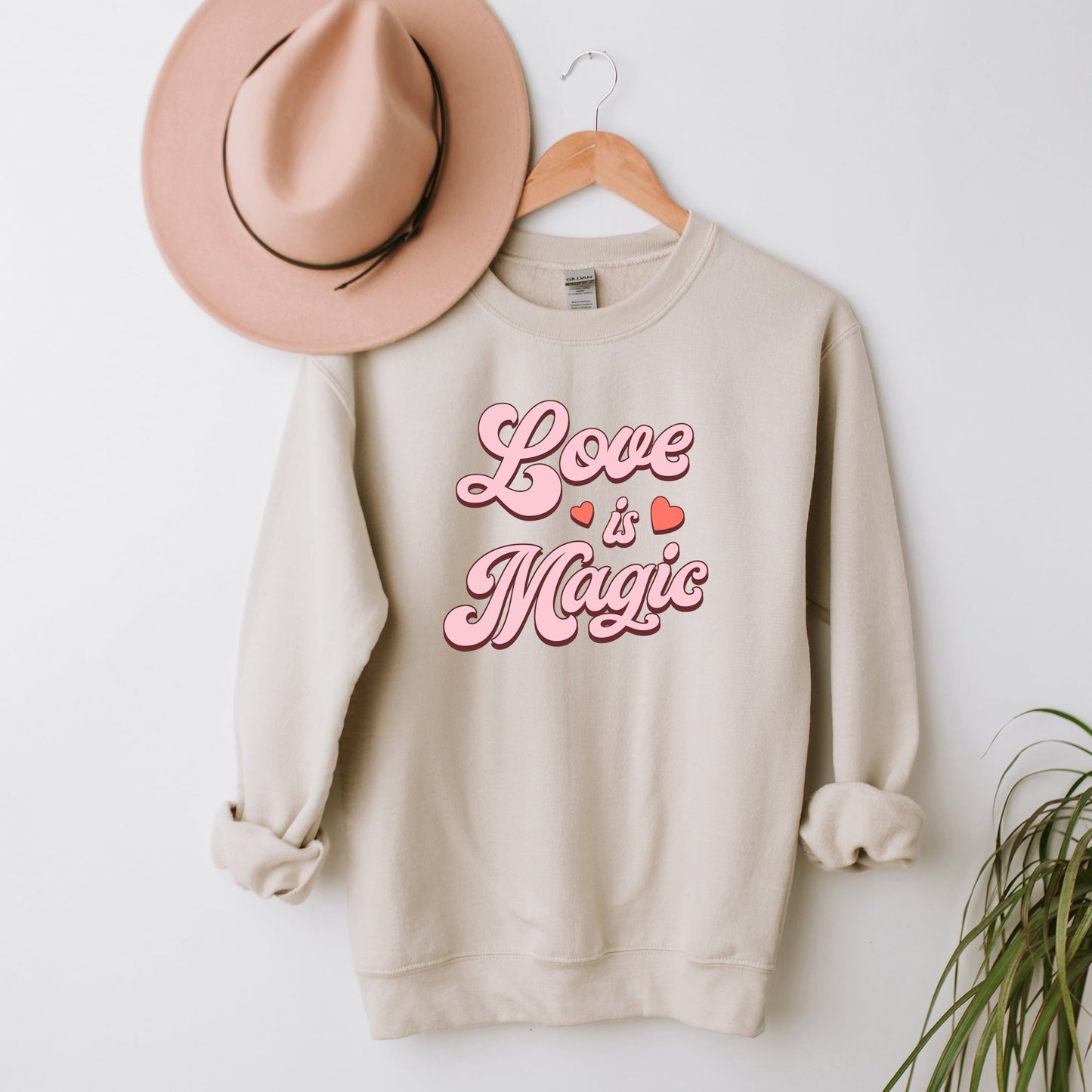 Love Is Magic | Sweatshirt
