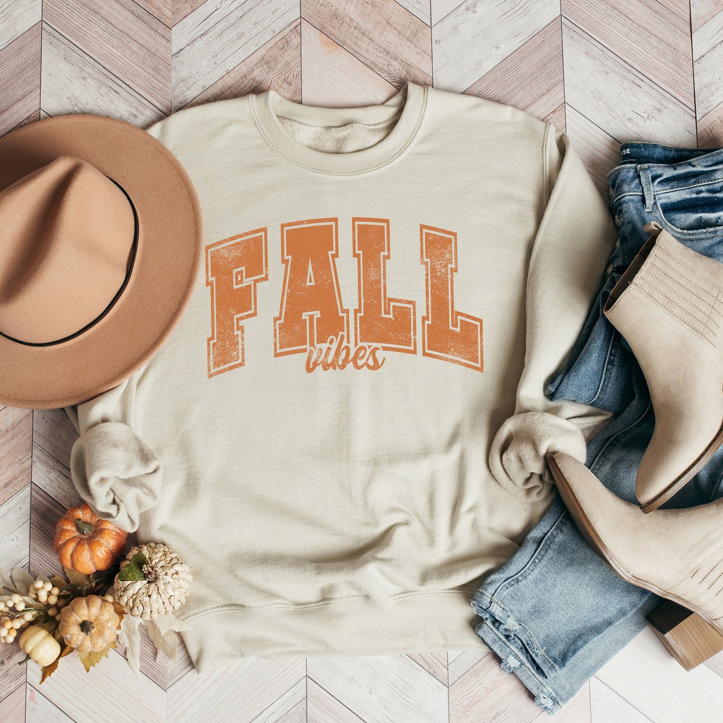 Fall Vibes Varsity | Sweatshirt