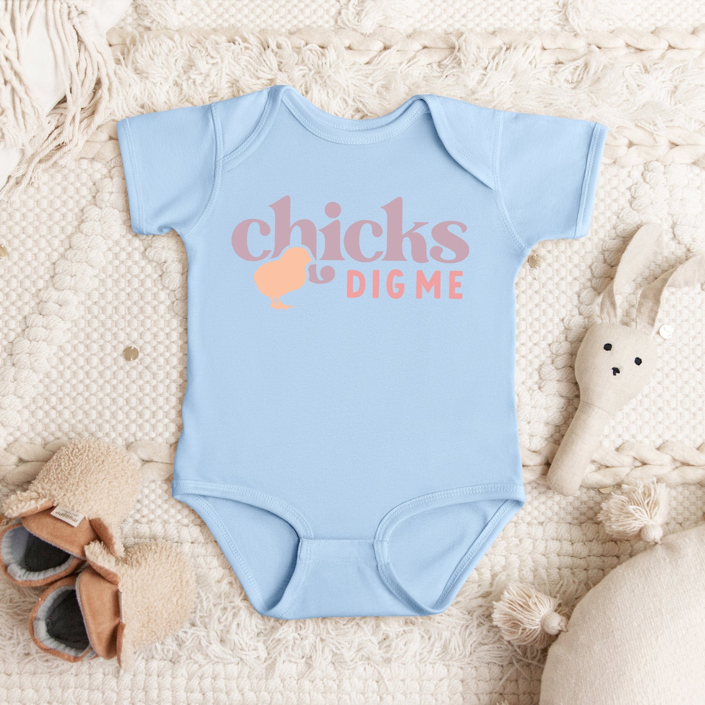 Chicks Dig Me | Baby Graphic Short Sleeve Bodysuit