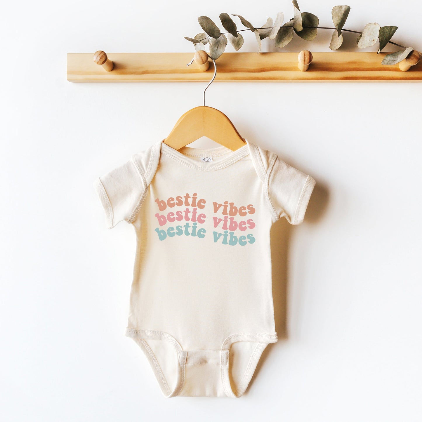 Bestie Vibes Wavy | Baby Graphic Short Sleeve Bodysuit