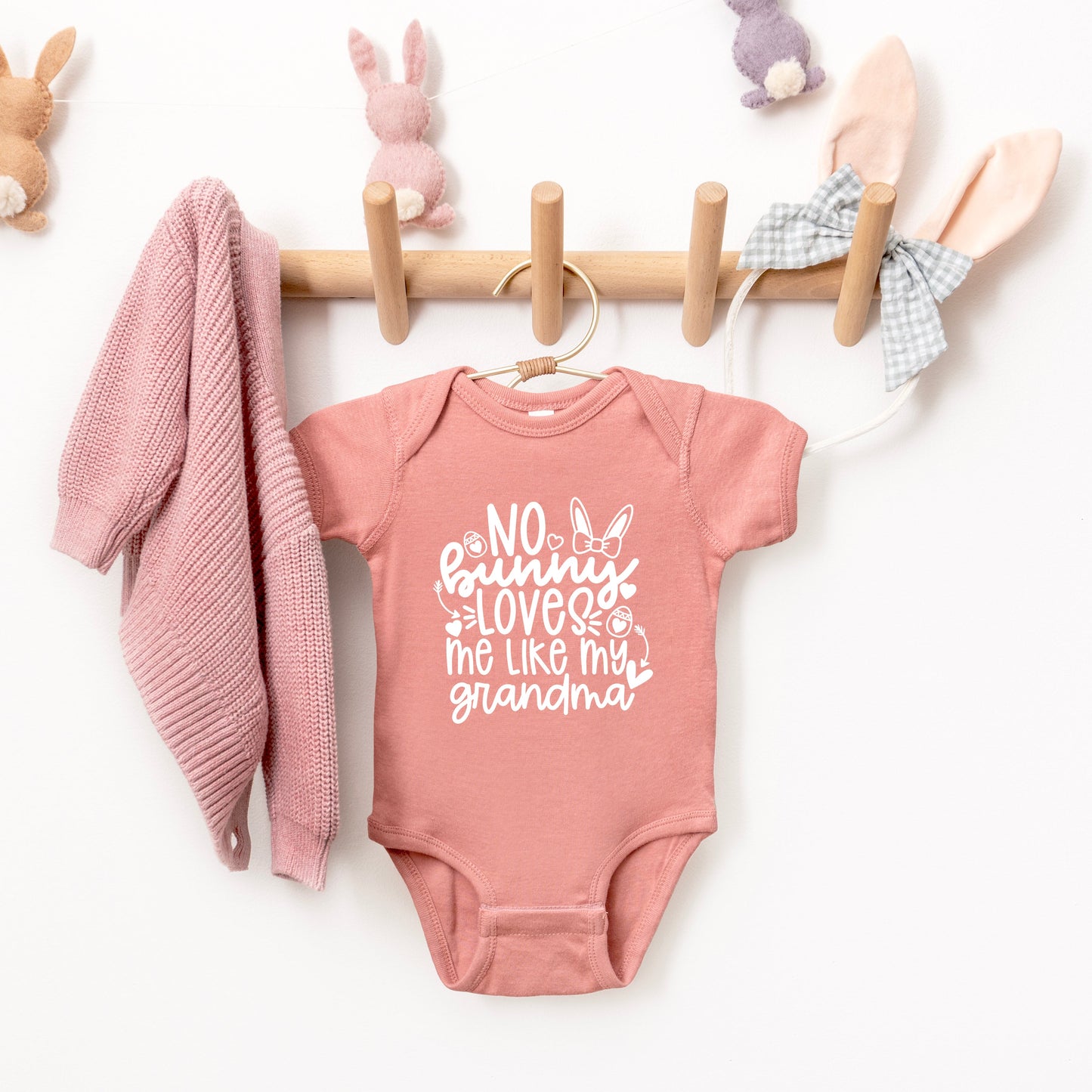 No Bunny Loves Me Like Grandma | Baby Graphic Short Sleeve Bodysuit