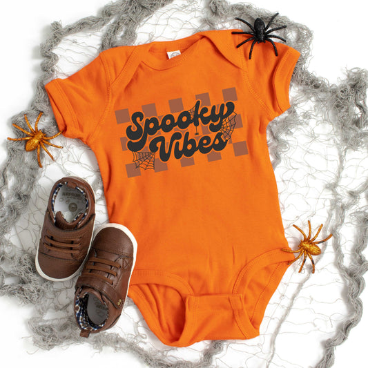 Checkered Spooky Vibes | Baby Graphic Short Sleeve Bodysuitesie