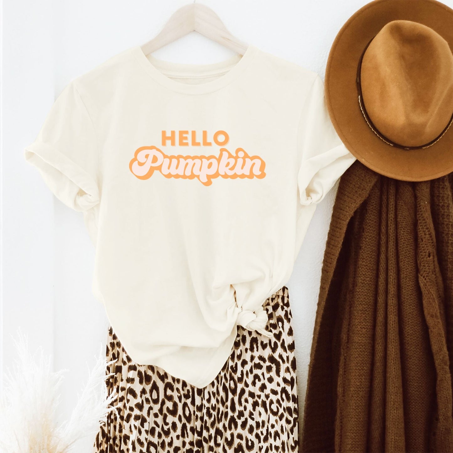 Retro Hello Pumpkin | Short Sleeve Graphic Tee