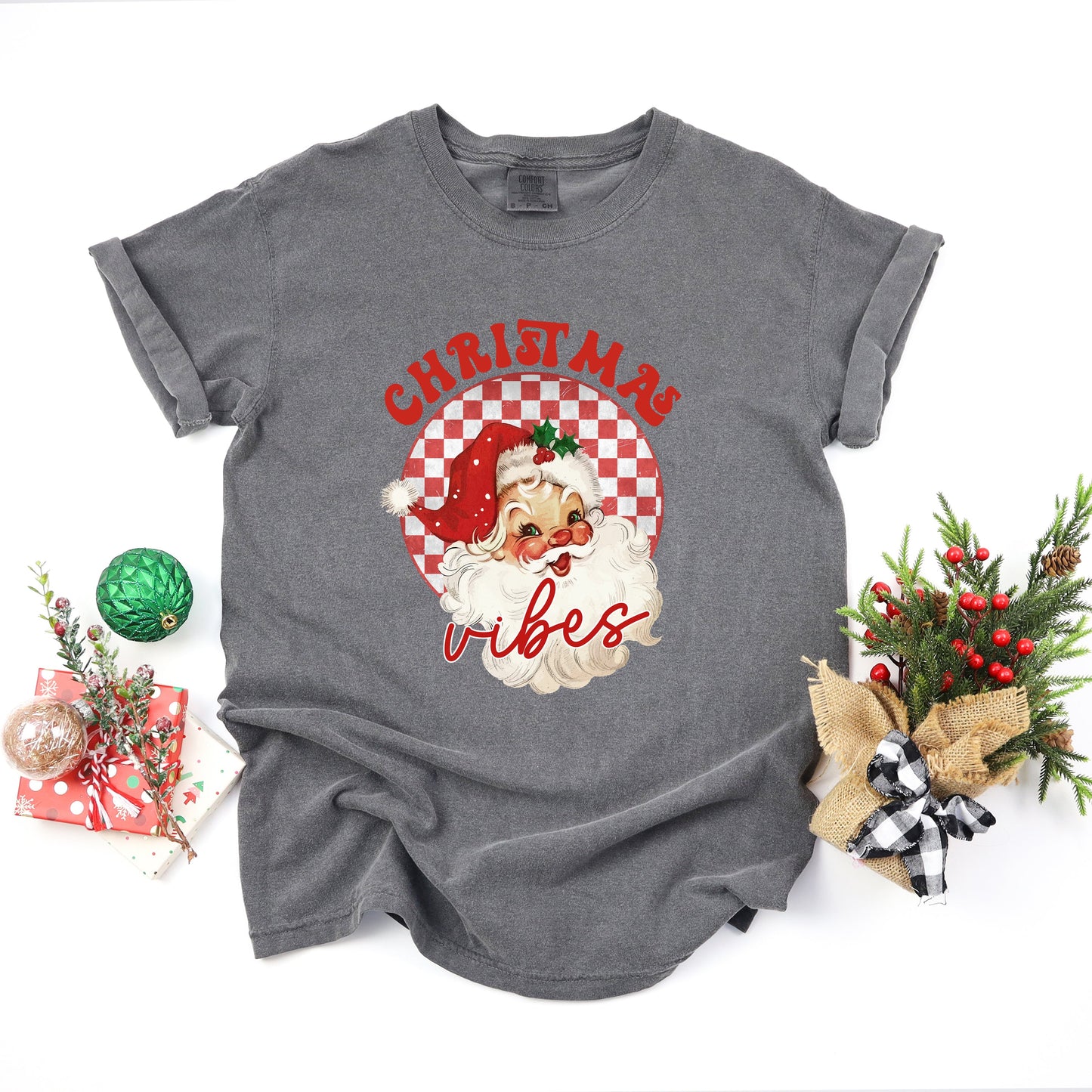 Christmas Vibes Santa Checkered | Garment Dyed Tee