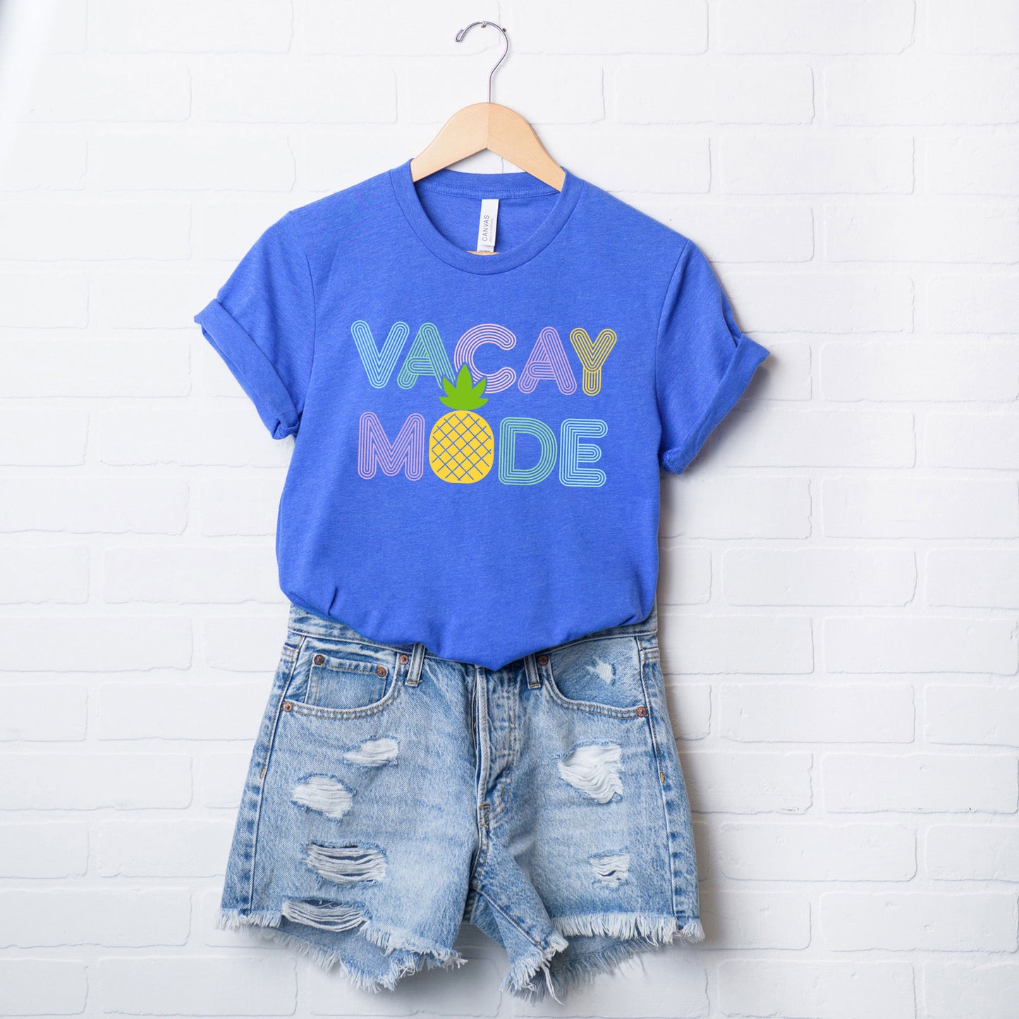 Vacay Mode Pineapple | Short Sleeve Graphic Tee