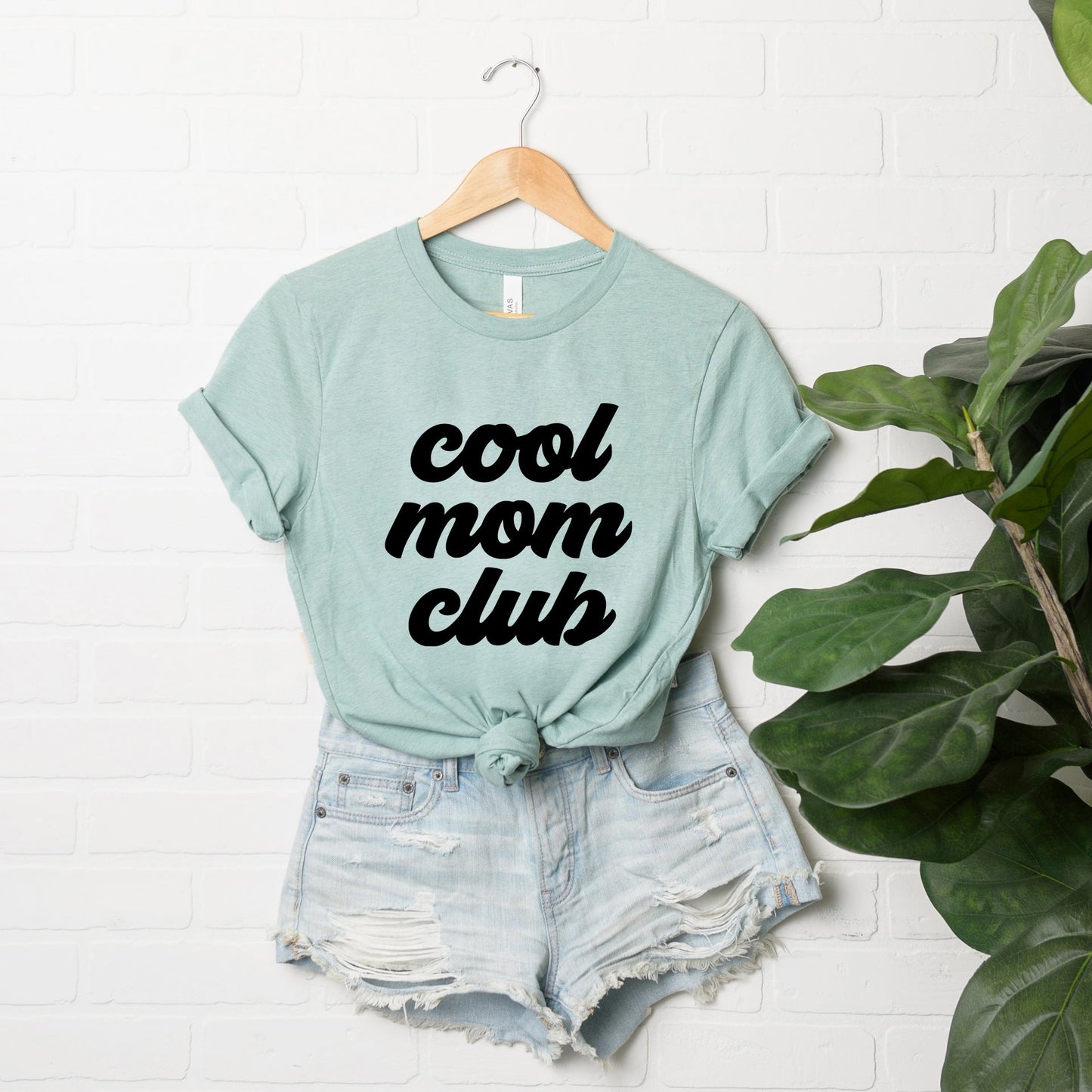 Cool Mom Club | Short Sleeve Graphic Tee