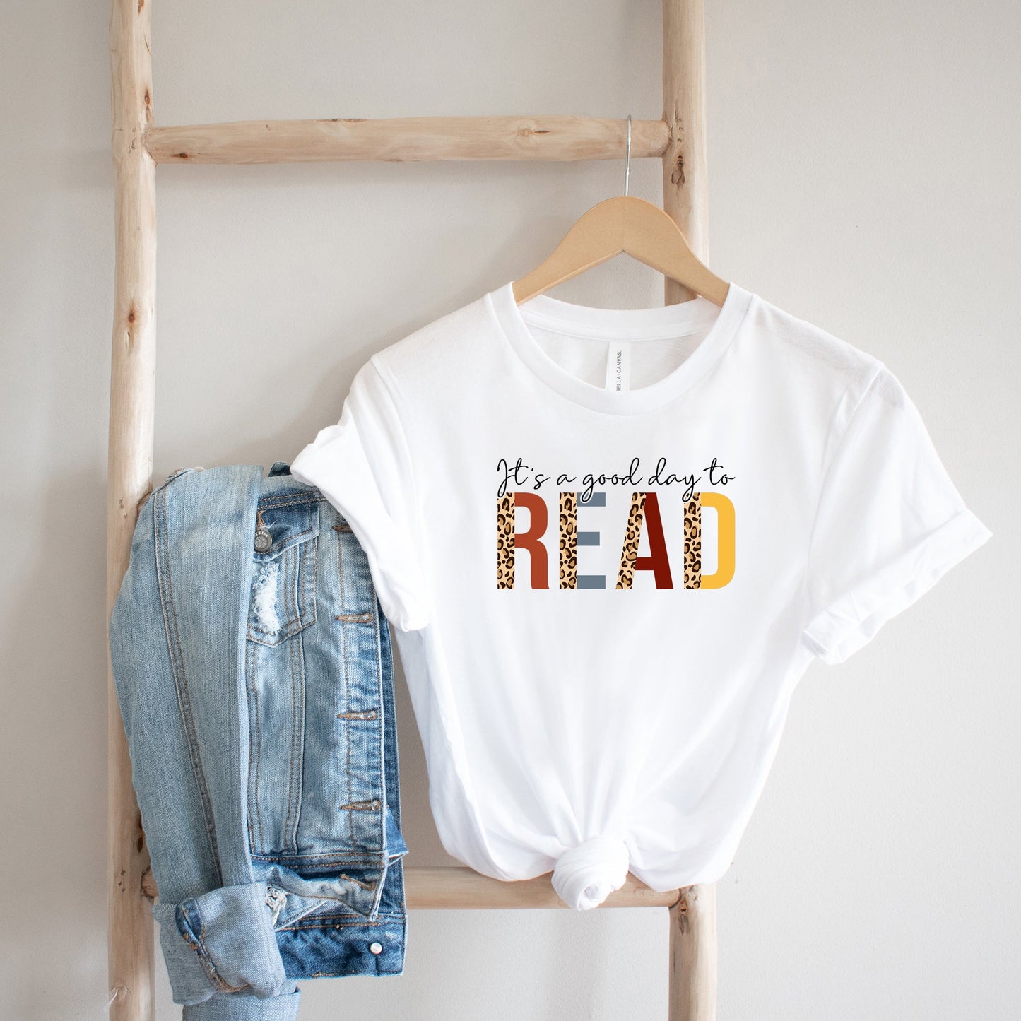 It's A Good Day to Read Leopard | Short Sleeve Graphic Tee