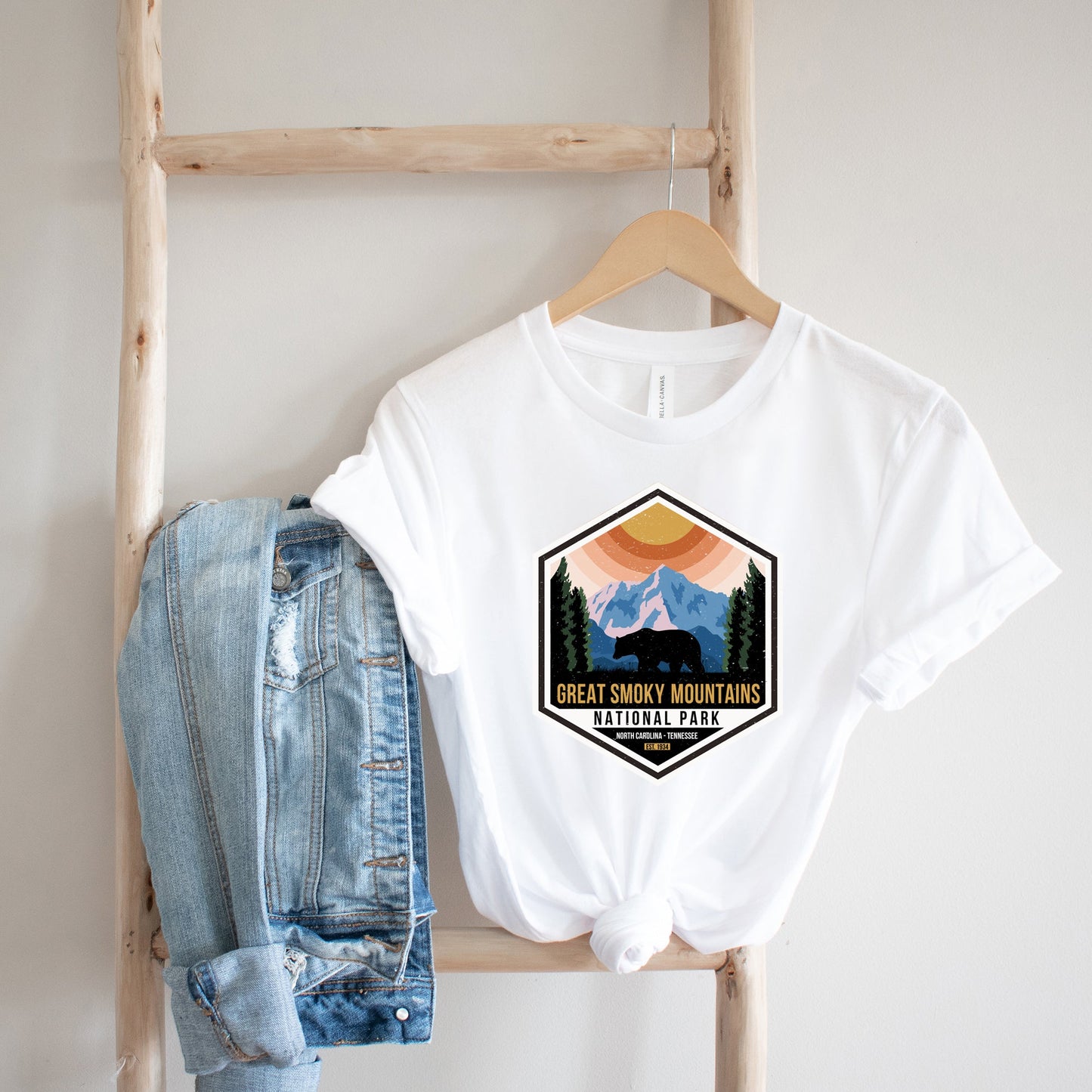 Great Smoky Mountains National Park Badge | Short Sleeve Graphic Tee