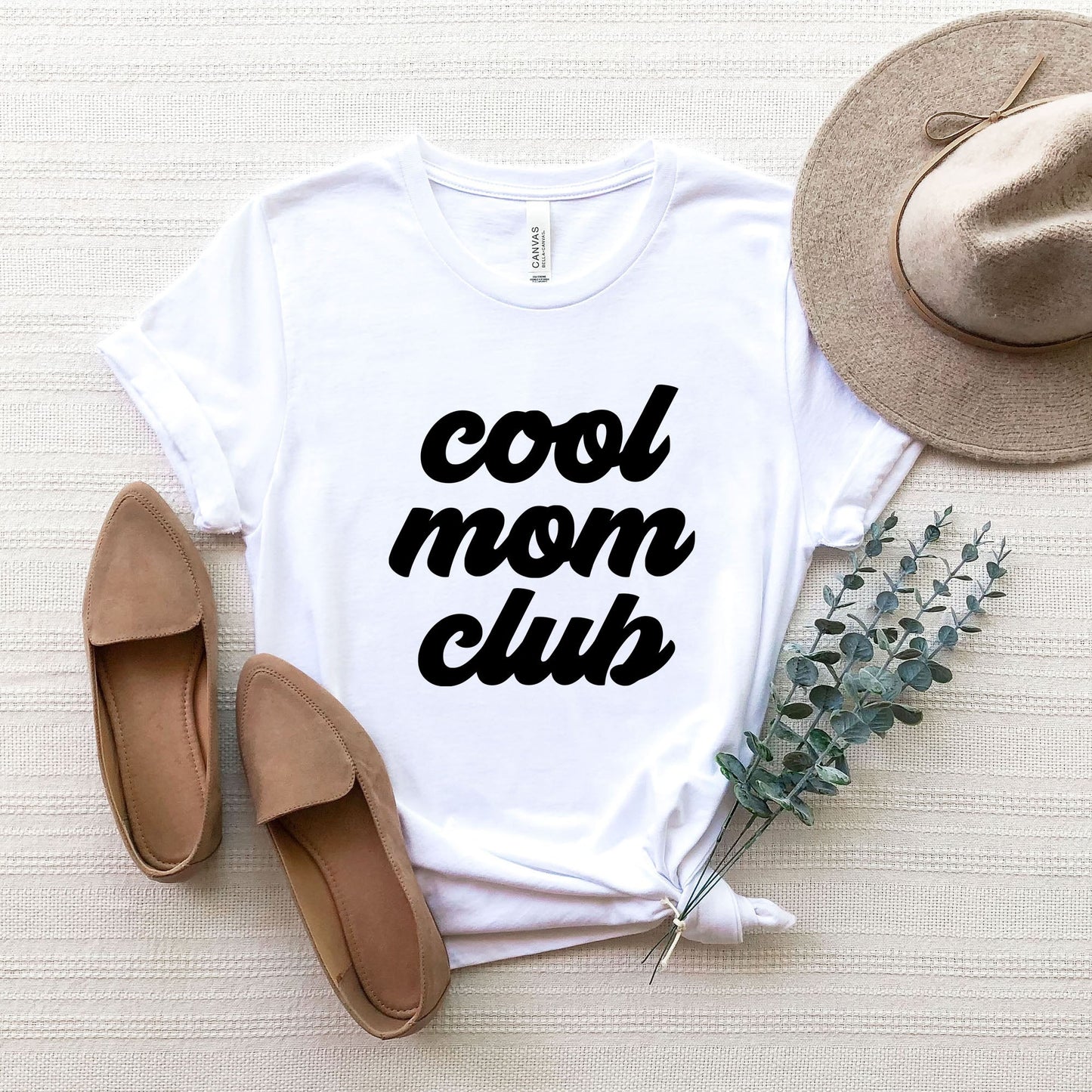 Cool Mom Club | Short Sleeve Graphic Tee