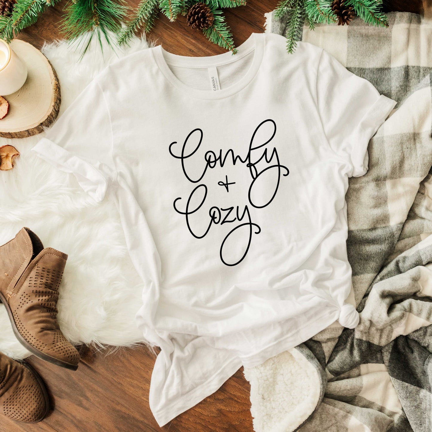 Comfy And Cozy Cursive | Short Sleeve Graphic Tee