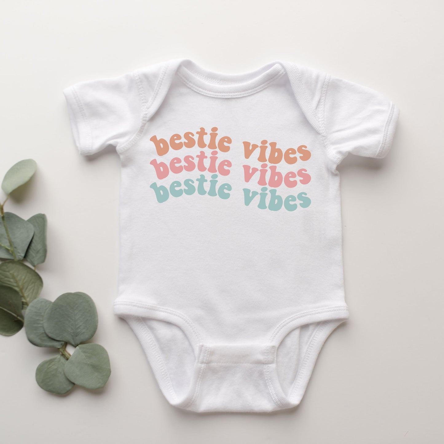 Bestie Vibes Wavy | Baby Graphic Short Sleeve Bodysuit