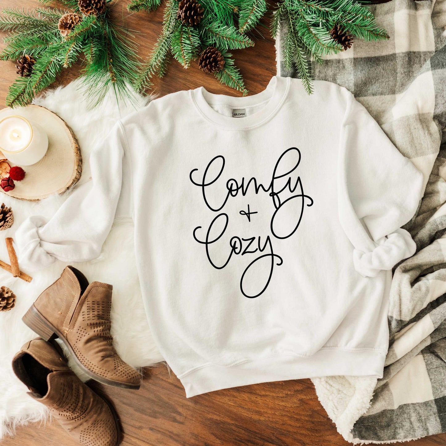 Comfy And Cozy Cursive | Graphic Sweatshirt